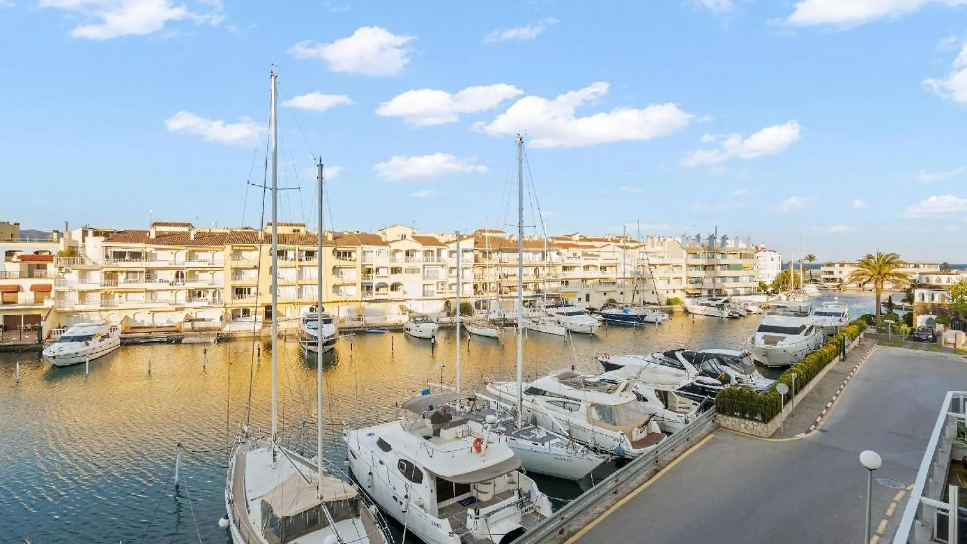 Apartment Ferienwohnung Fuer 4 Personen Ca 40 Qm In Empuriabrava, Costa Brava Golf De Roses